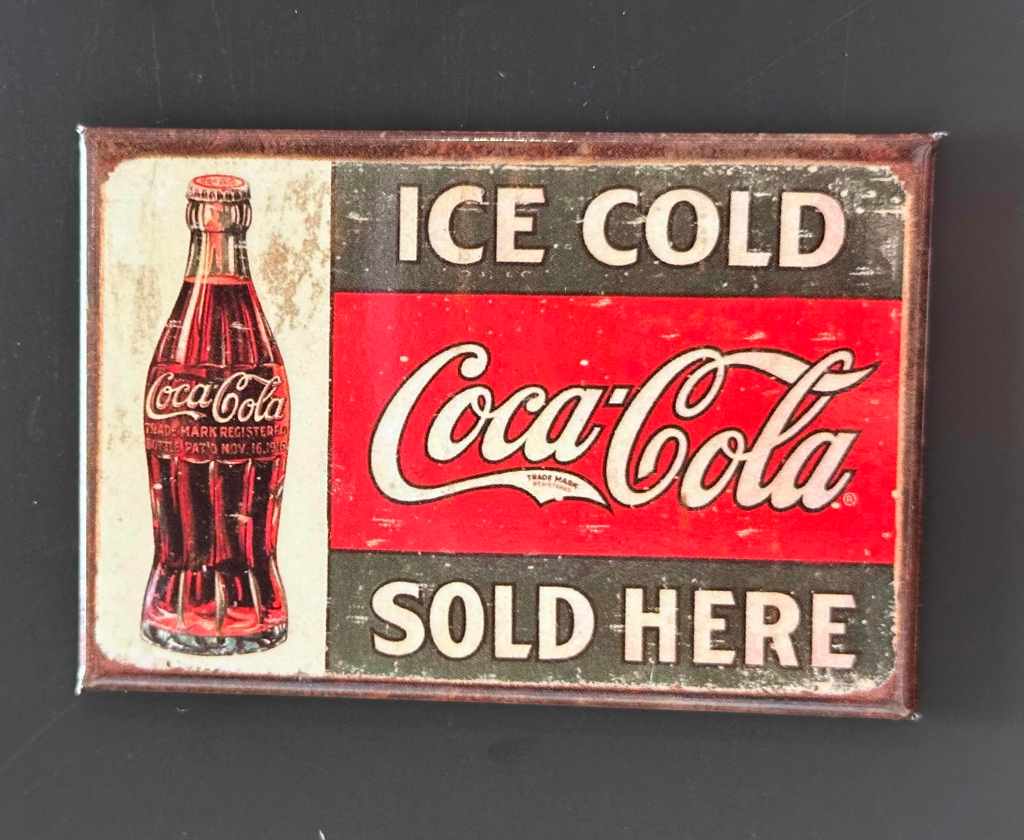 アメリカ ジョージア州アトランタのワールド・オブ・コカ・コーラで購入したレトロデザインのコカ・コーラマグネット