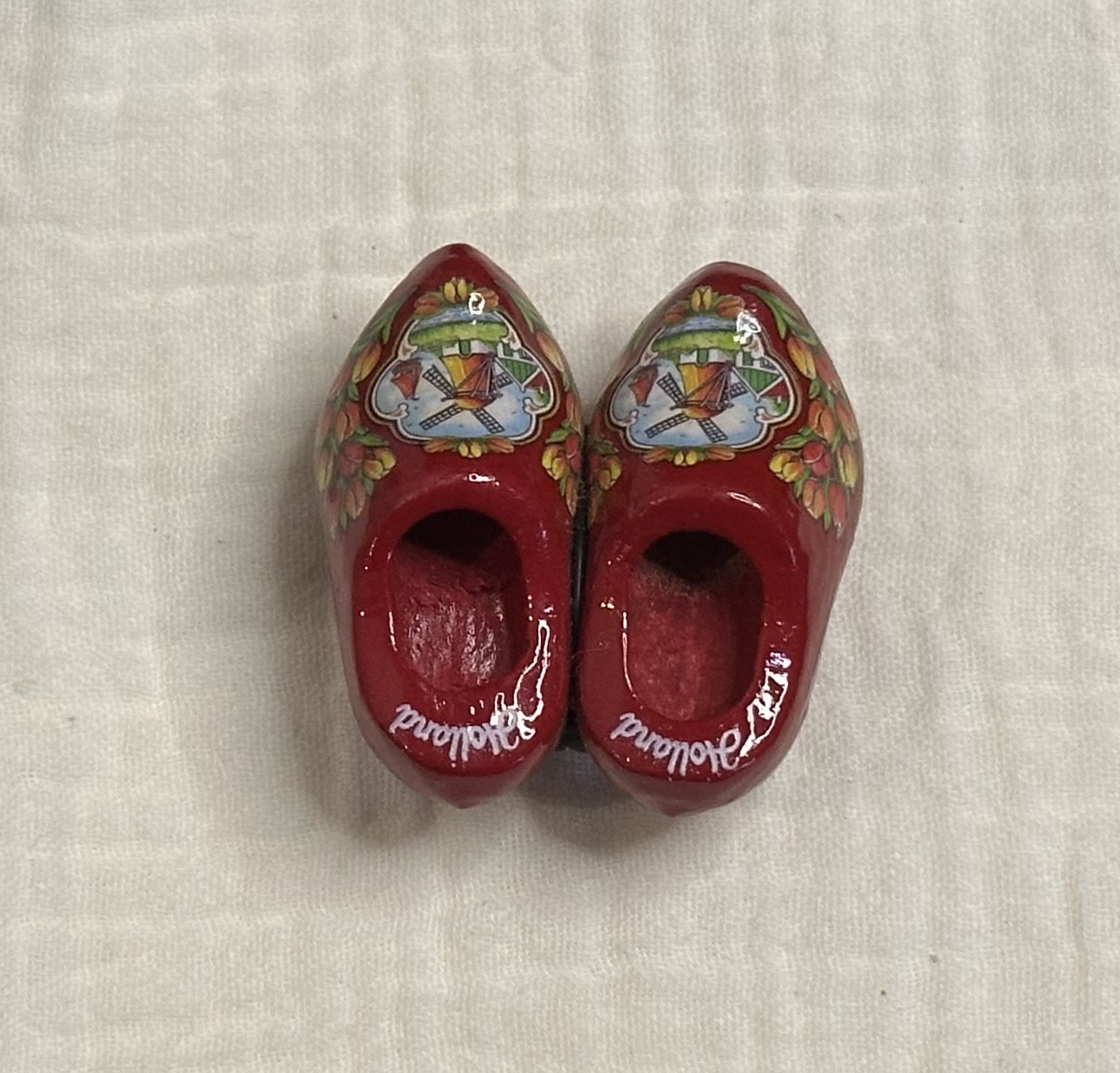 #003 アメリカ ミシガン州 ホランド オランダ村 赤い木靴マグネット