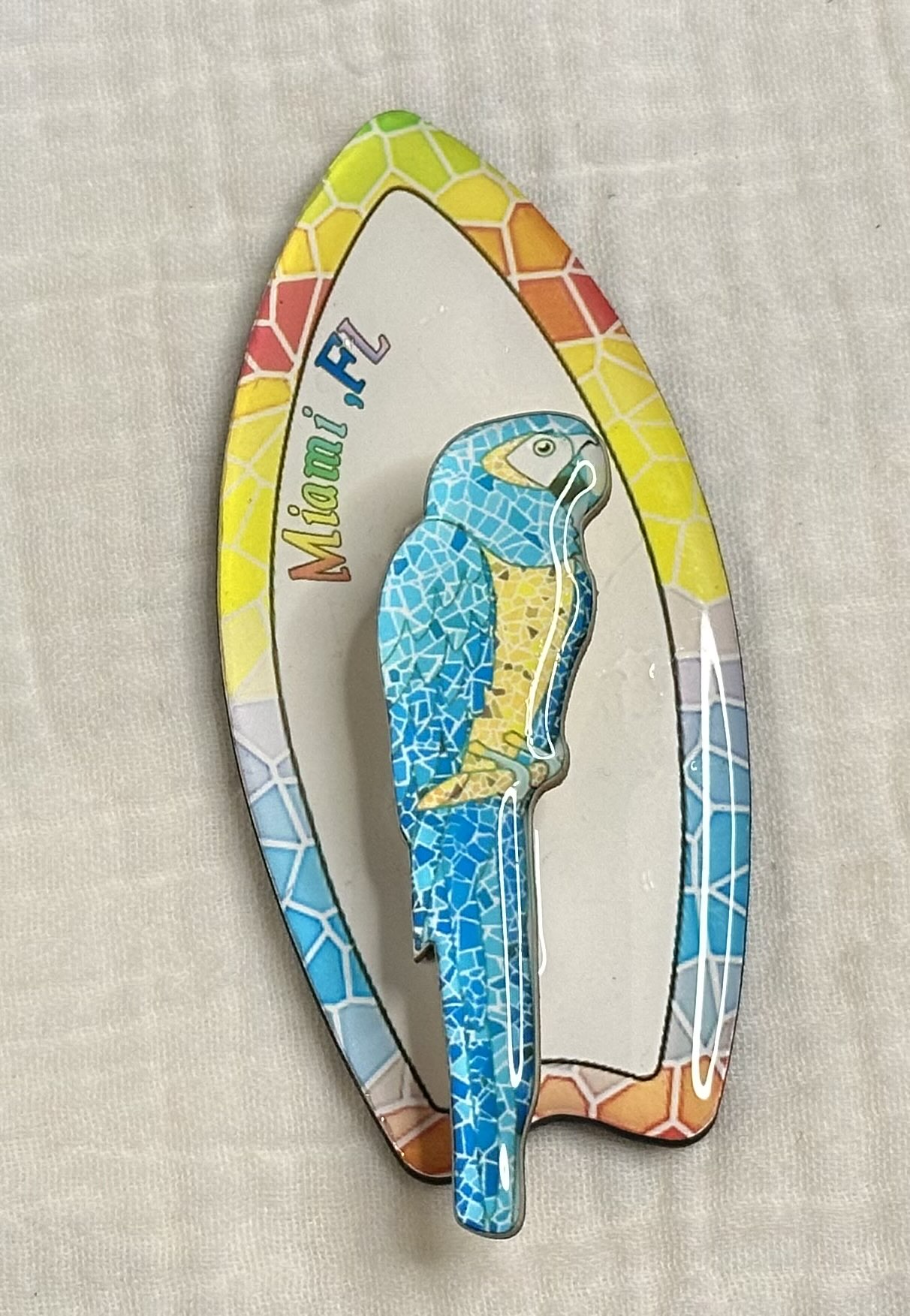 #009 マイアミ フロリダ カラフルオウムのサーフボード型クリップ付きマグネット