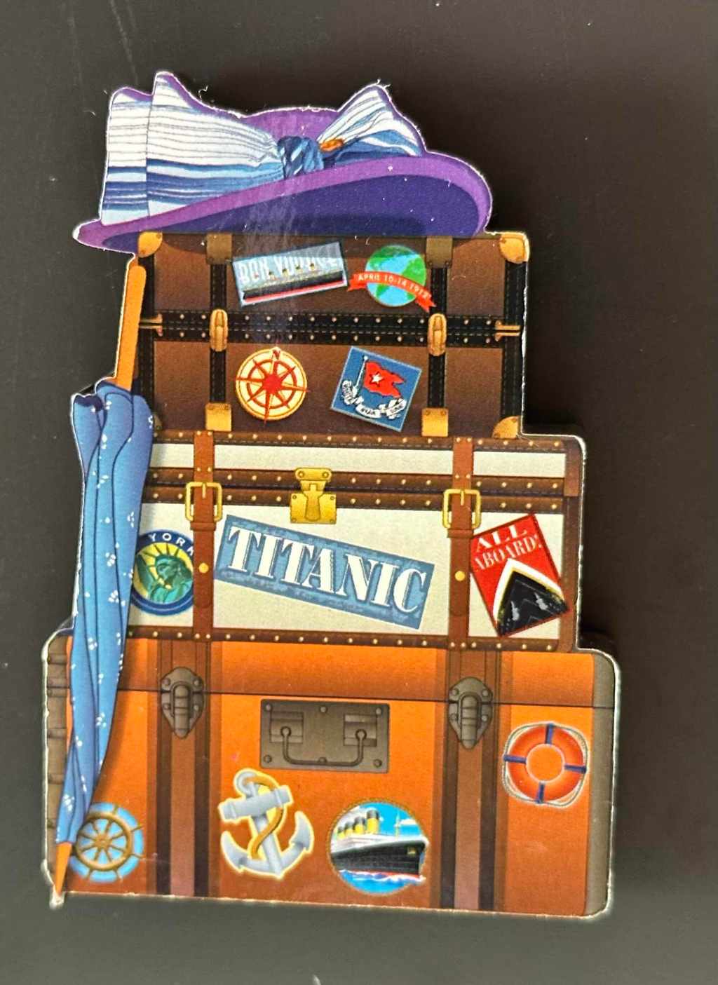 アメリカ・ピジョンフォージのタイタニック博物館で購入した、トランク型デザインのタイタニックマグネット