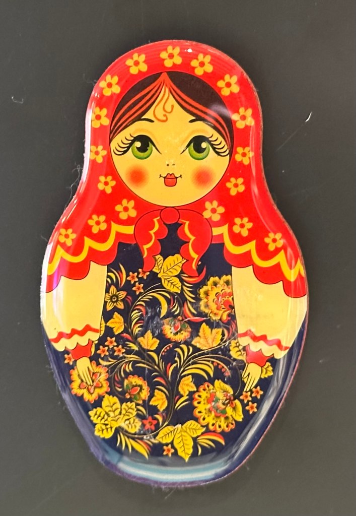 横浜赤レンガ倉庫のクリスマスマーケット2024で購入した、マトリョーシカデザインのマグネット