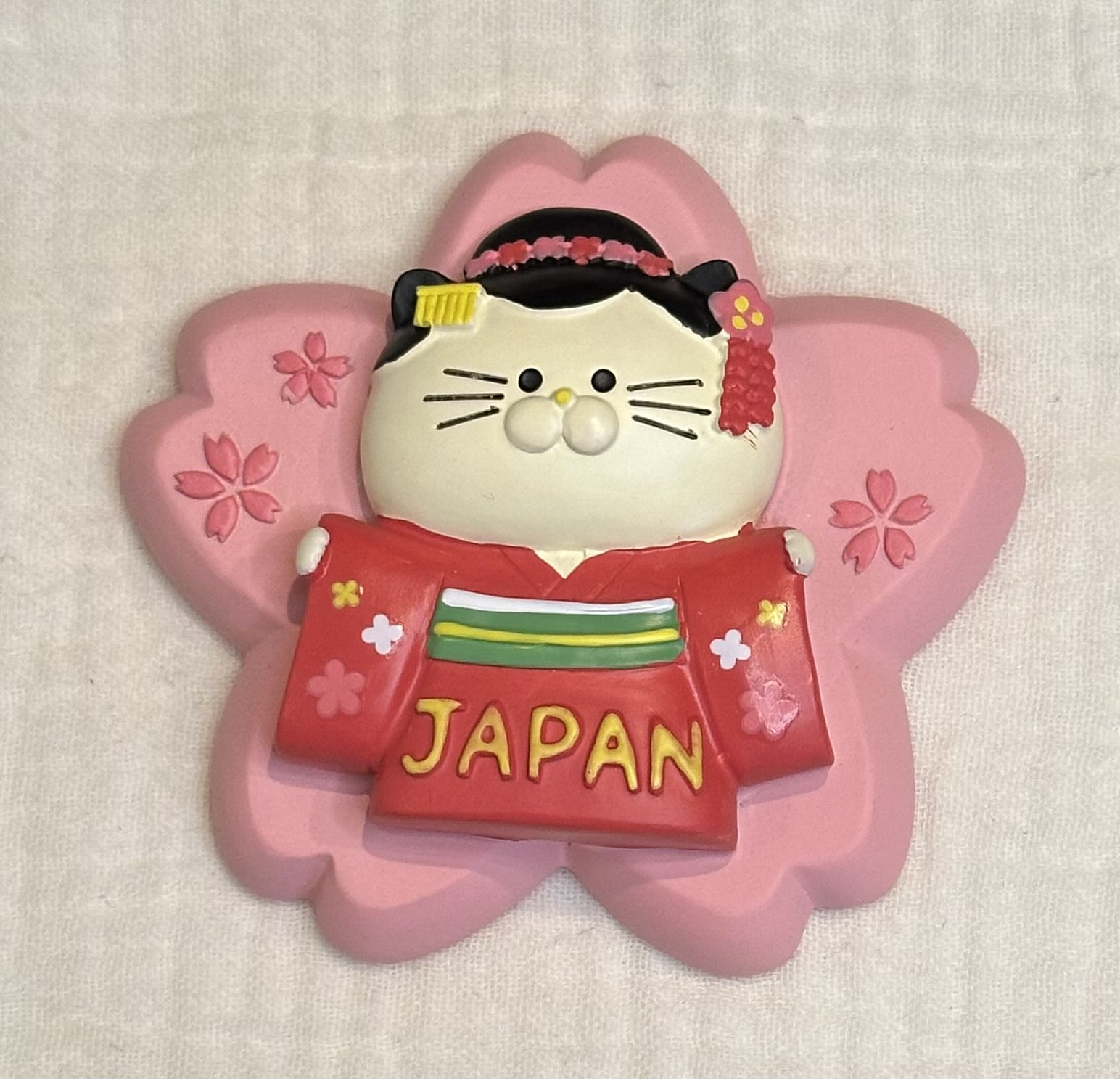 #153 日本ご当地マグネット 桜とぽっちゃり着物猫ちゃんマグネット